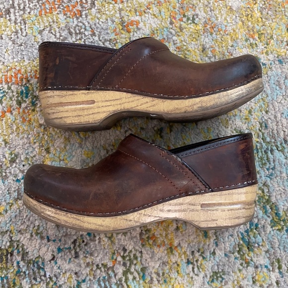 Dansko Professional Clogs. Sz 39 - Picture 5 of 9